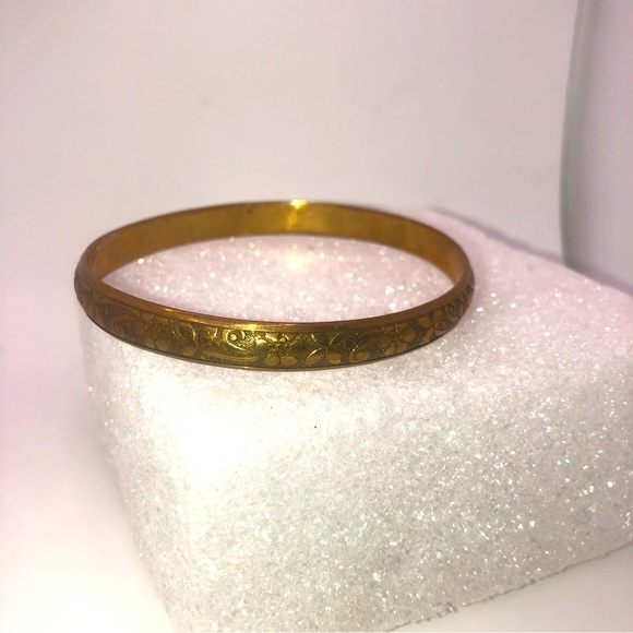 Vintage Jewelry - Vtg Floral Flower Design Etched Imprinted Bangle 8.5” / 2.9” Diameter